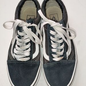 Vans Men's Black and White Sneakers